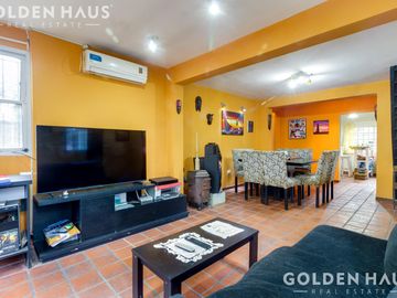 Casa en  Barrio Santa Amelia - Doble lote