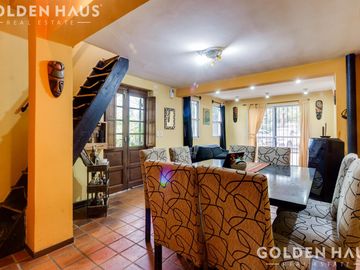 Casa en  Barrio Santa Amelia - Doble lote