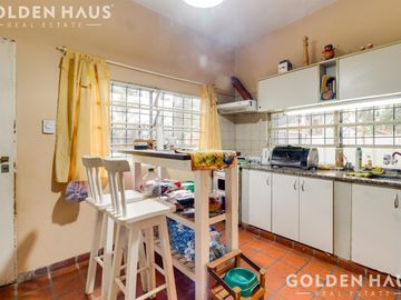 Casa en  Barrio Santa Amelia - Doble lote