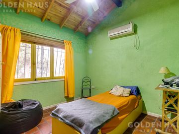 Casa en  Barrio Santa Amelia - Doble lote