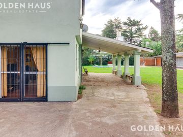 Casa en  Barrio Santa Amelia - Doble lote