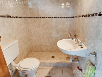 Casa en  Barrio Santa Amelia - Doble lote