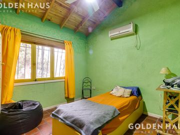 Casa en  Barrio Santa Amelia - Doble lote