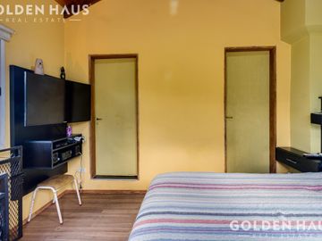 Casa en  Barrio Santa Amelia - Doble lote