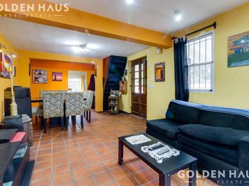 Casa en  Barrio Santa Amelia - Doble lote