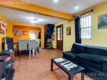 Casa en  Barrio Santa Amelia - Doble lote
