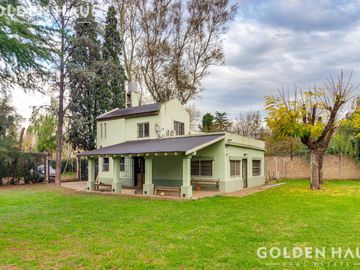 Casa en  Barrio Santa Amelia - Doble lote