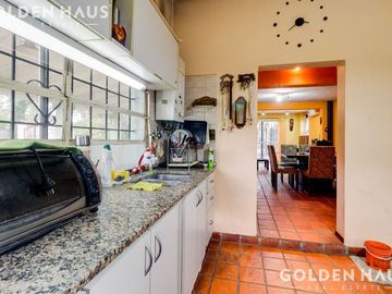 Casa en  Barrio Santa Amelia - Doble lote