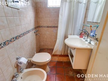 Casa en  Barrio Santa Amelia - Doble lote