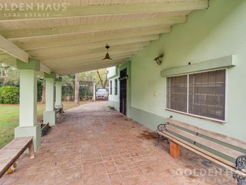 Casa en  Barrio Santa Amelia - Doble lote