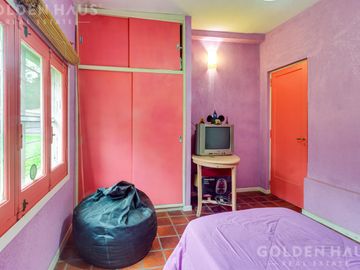 Casa en  Barrio Santa Amelia - Doble lote