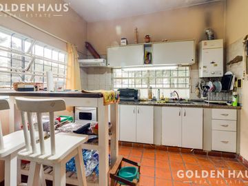 Casa en  Barrio Santa Amelia - Doble lote