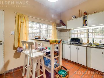 Casa en  Barrio Santa Amelia - Doble lote