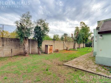 Casa en  Barrio Santa Amelia - Doble lote