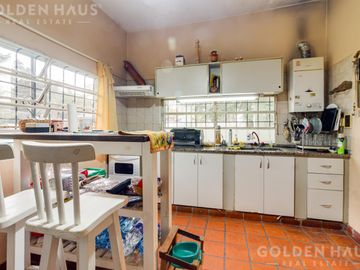 Casa en  Barrio Santa Amelia - Doble lote