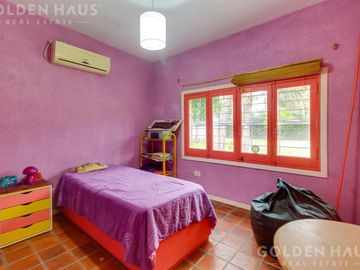 Casa en  Barrio Santa Amelia - Doble lote