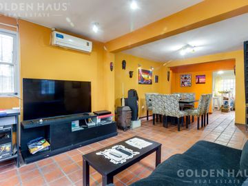 Casa en  Barrio Santa Amelia - Doble lote