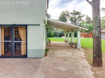 Casa en  Barrio Santa Amelia - Doble lote