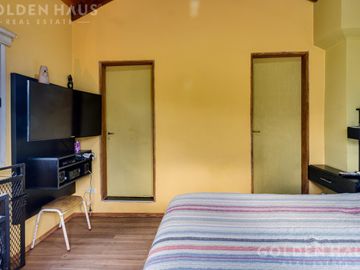 Casa en  Barrio Santa Amelia - Doble lote
