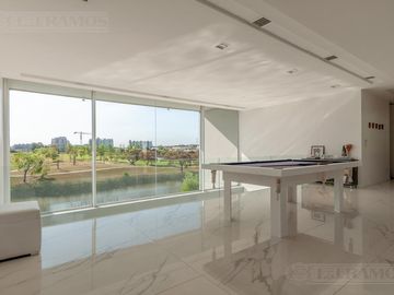 Casa a la laguna, con 4 dormitorios  en venta en  El Golf - Nordelta