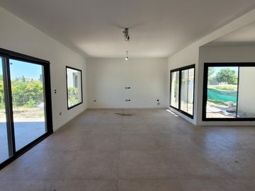 Puertos - Araucarias | Venta | Muy linda casa de 3 dormitorios con escritorio/dependencia