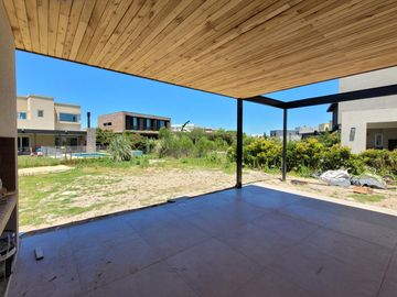 Puertos - Araucarias | Venta | Muy linda casa de 3 dormitorios con escritorio/dependencia