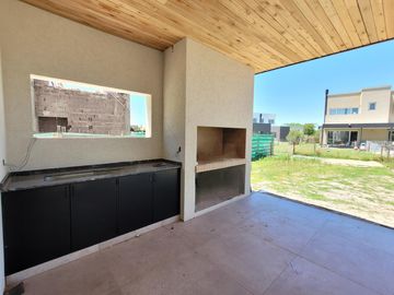 Puertos - Araucarias | Venta | Muy linda casa de 3 dormitorios con escritorio/dependencia