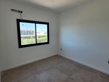 Puertos - Araucarias | Venta | Muy linda casa de 3 dormitorios con escritorio/dependencia