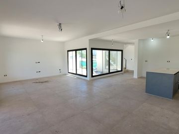 Puertos - Araucarias | Venta | Muy linda casa de 3 dormitorios con escritorio/dependencia