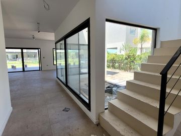 Puertos - Araucarias | Venta | Muy linda casa de 3 dormitorios con escritorio/dependencia