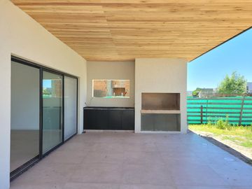 Puertos - Araucarias | Venta | Muy linda casa de 3 dormitorios con escritorio/dependencia
