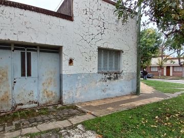 Casa se vende a refaccionar o demoler en Santa Fe