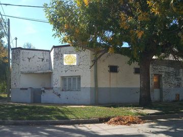 Casa se vende a refaccionar o demoler en Santa Fe