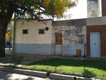 Casa se vende a refaccionar o demoler en Santa Fe