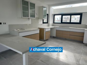 VENTA | Casa a estrenar de 3 dormitorios , escritorio y pileta  | Barrio Riberas