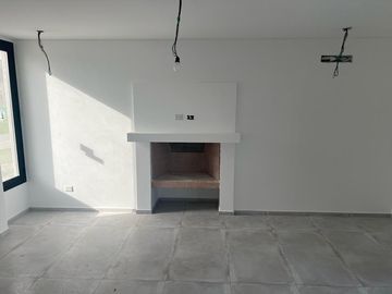 VENTA | Casa a estrenar de 3 dormitorios , escritorio y pileta  | Barrio Riberas