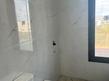 VENTA | Casa a estrenar de 3 dormitorios , escritorio y pileta  | Barrio Riberas