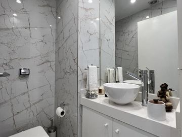 Venta departamento con terraza, parrilla y jacuzzi propio. 1 suites. 2 Cocheras. Amenities. Palermo