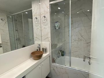 Venta departamento con terraza, parrilla y jacuzzi propio. 1 suites. 2 Cocheras. Amenities. Palermo