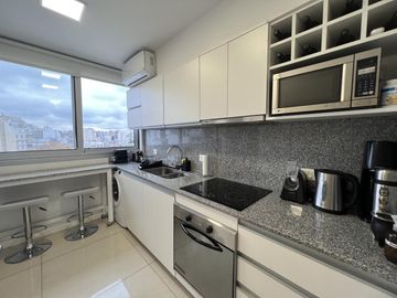 Venta departamento con terraza, parrilla y jacuzzi propio. 1 suites. 2 Cocheras. Amenities. Palermo