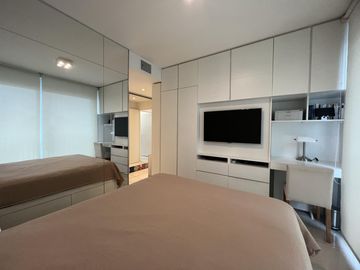 Venta departamento con terraza, parrilla y jacuzzi propio. 1 suites. 2 Cocheras. Amenities. Palermo