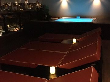 Venta departamento con terraza, parrilla y jacuzzi propio. 1 suites. 2 Cocheras. Amenities. Palermo