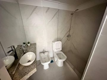 Venta - Departamento de un dormitorio con balcón y amenities a estrenar en Barrio Martin, Rosario