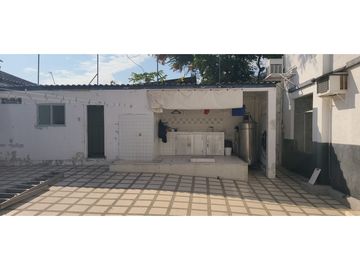 En venta casa frente a puerto de Manta, ideal para hotel.
