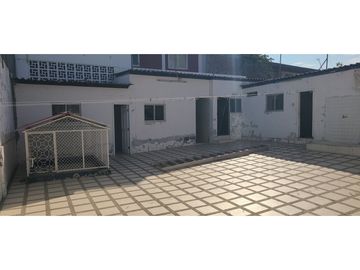En venta casa frente a puerto de Manta, ideal para hotel.