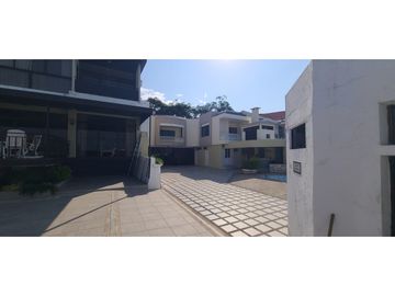 En venta casa frente a puerto de Manta, ideal para hotel.
