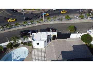 En venta casa frente a puerto de Manta, ideal para hotel.