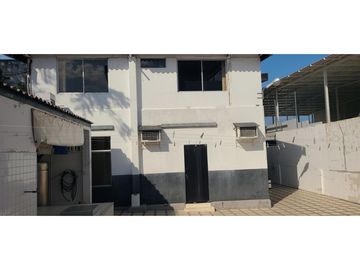 En venta casa frente a puerto de Manta, ideal para hotel.