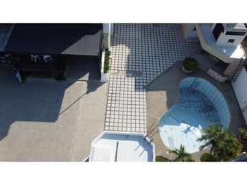 En venta casa frente a puerto de Manta, ideal para hotel.