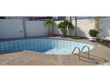 En venta casa frente a puerto de Manta, ideal para hotel.